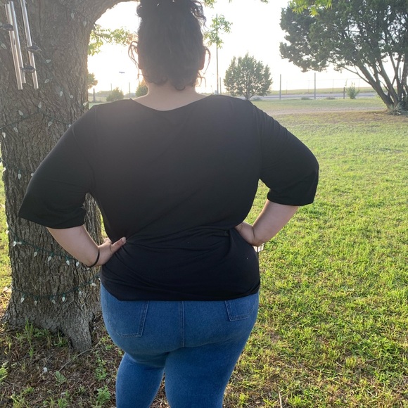 Classic Blouse for Your Closet - Picture 4 of 7